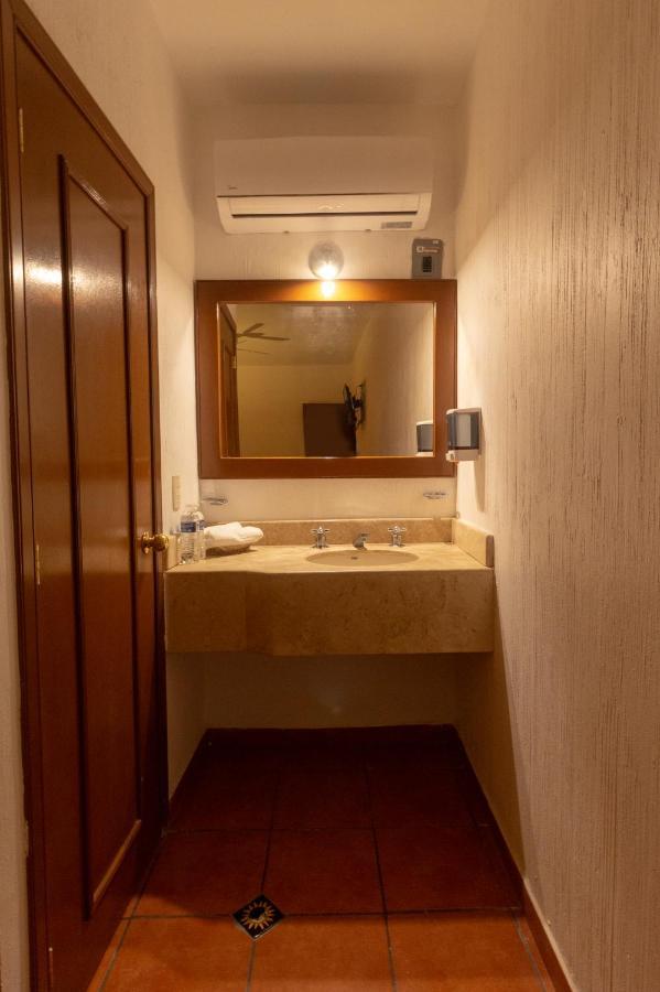 Hotel Degollado ภายนอก รูปภาพ