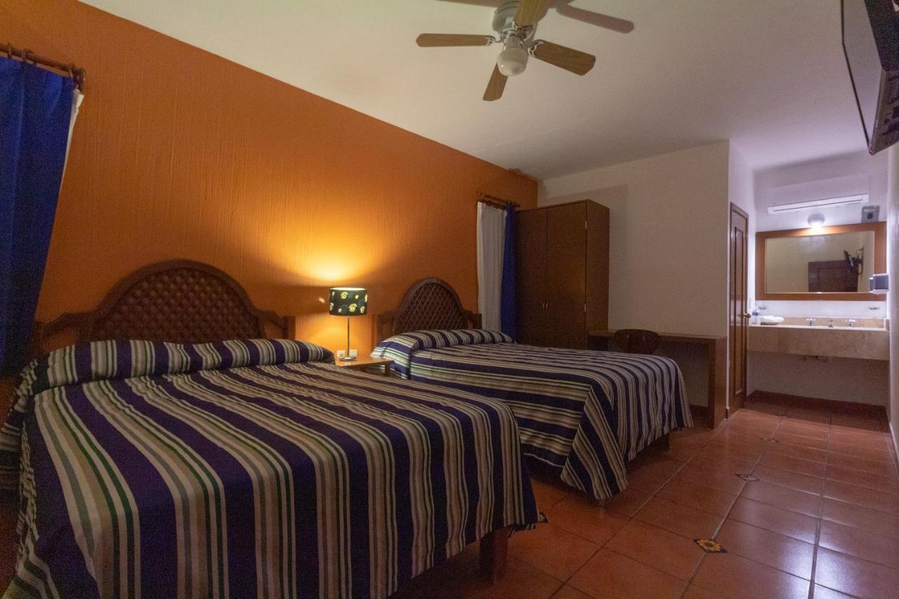 Hotel Degollado ภายนอก รูปภาพ