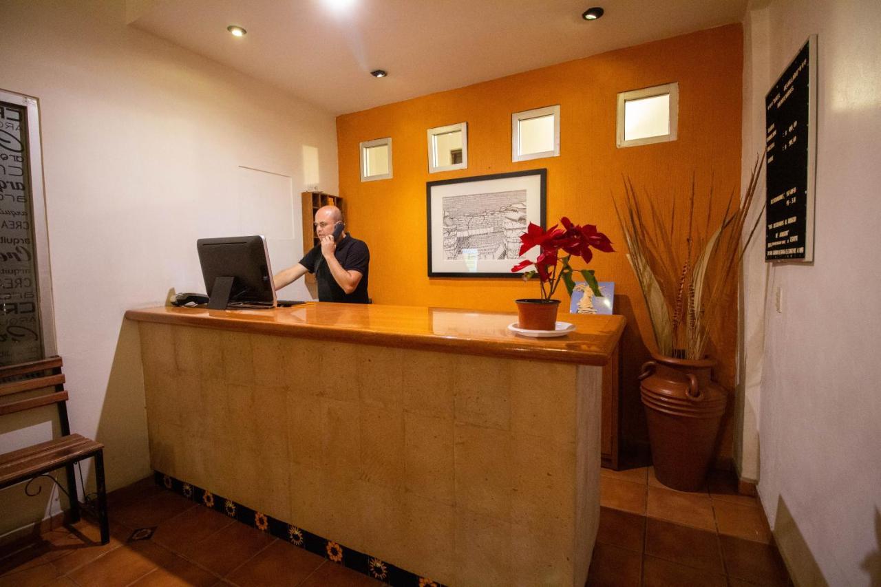 Hotel Degollado ภายนอก รูปภาพ