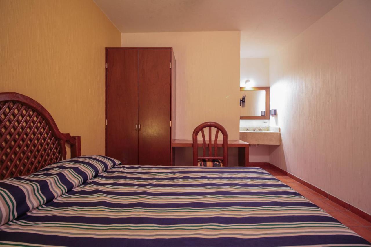 Hotel Degollado ภายนอก รูปภาพ