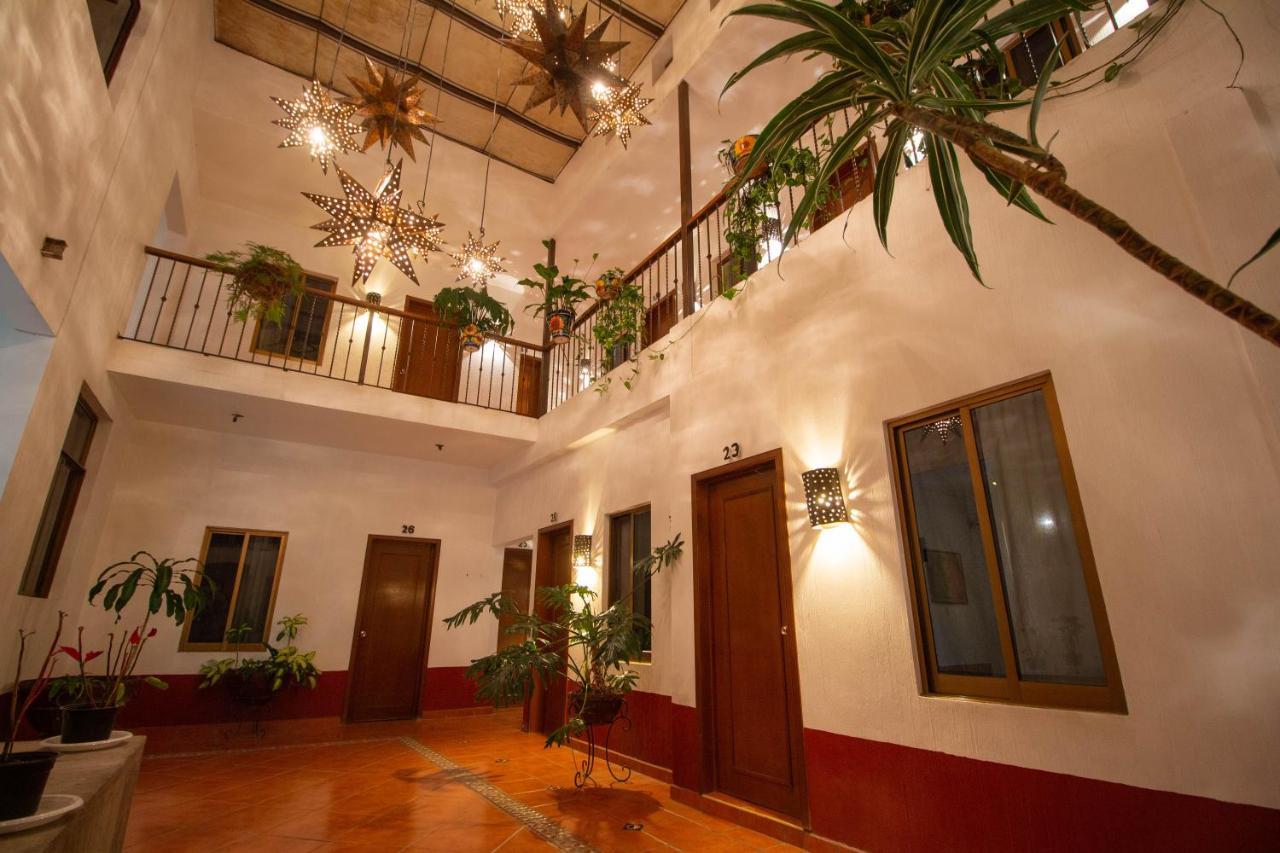 Hotel Degollado ภายนอก รูปภาพ