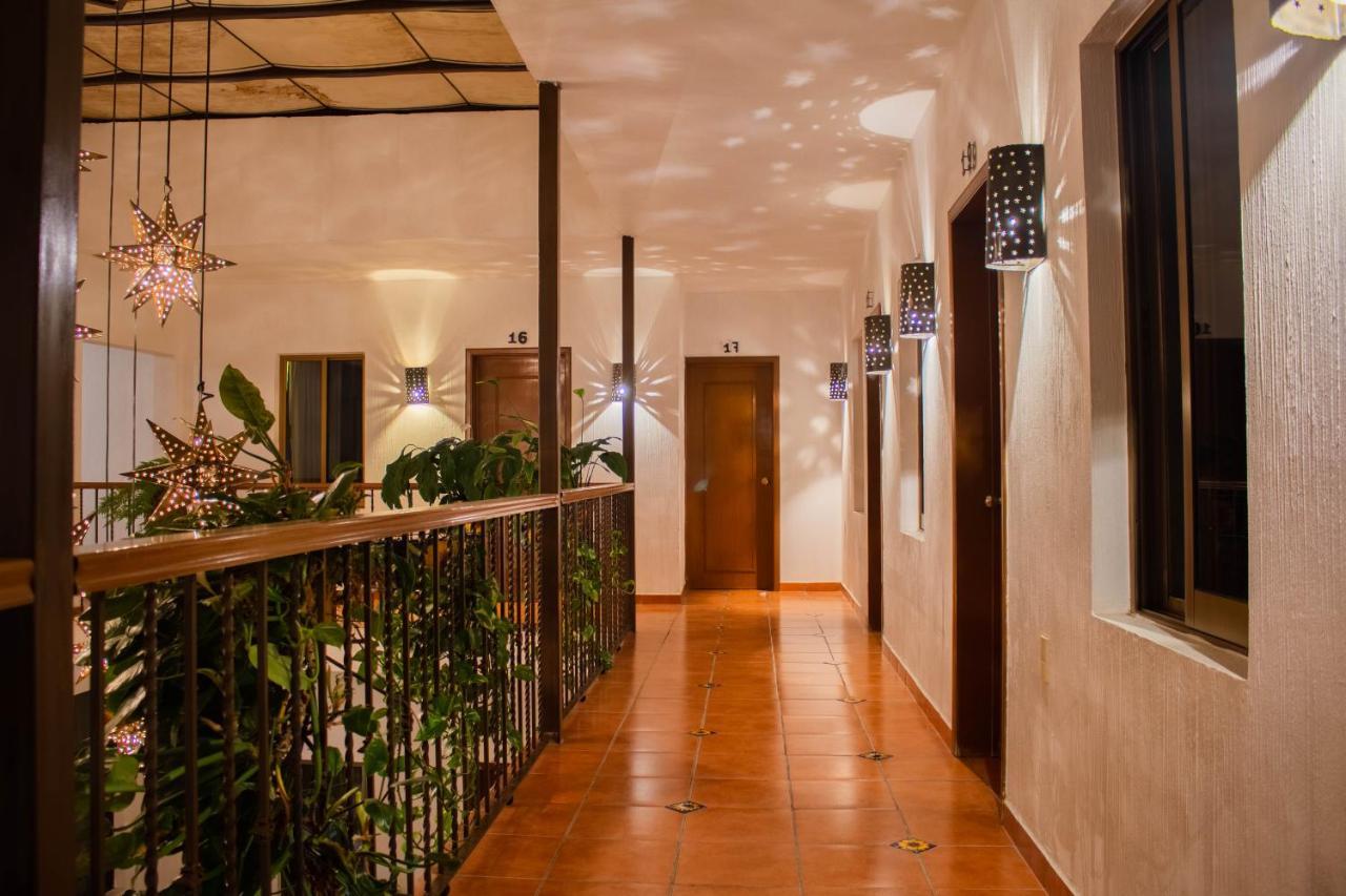 Hotel Degollado ภายนอก รูปภาพ