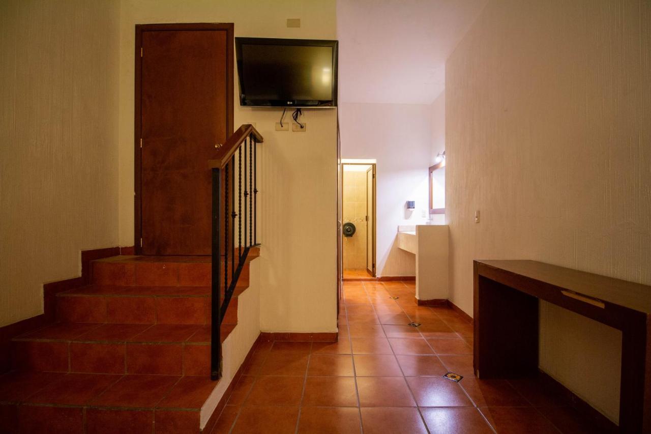 Hotel Degollado ภายนอก รูปภาพ