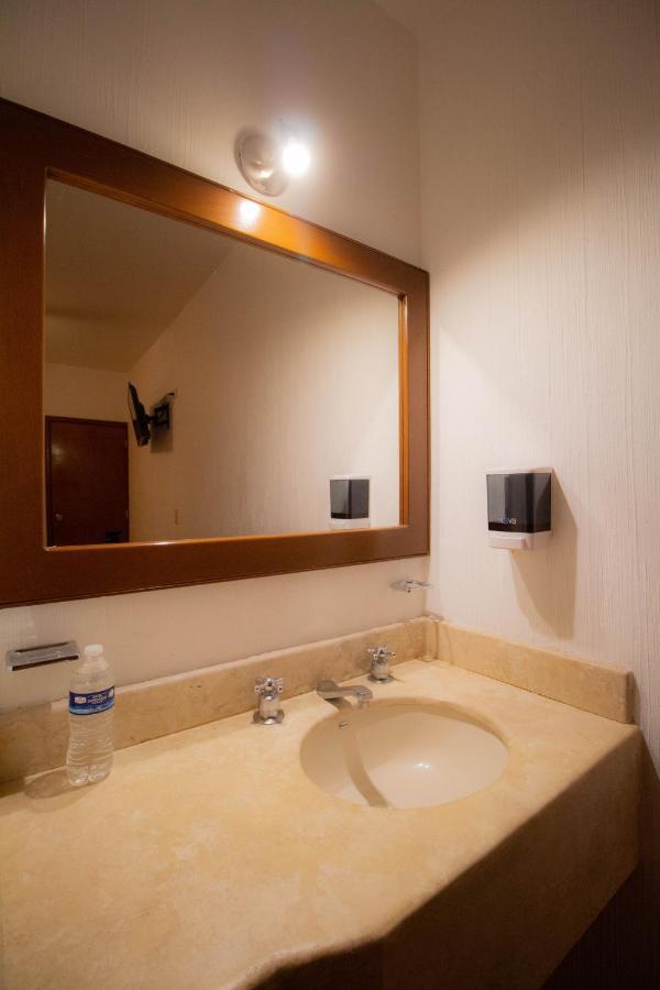 Hotel Degollado ภายนอก รูปภาพ