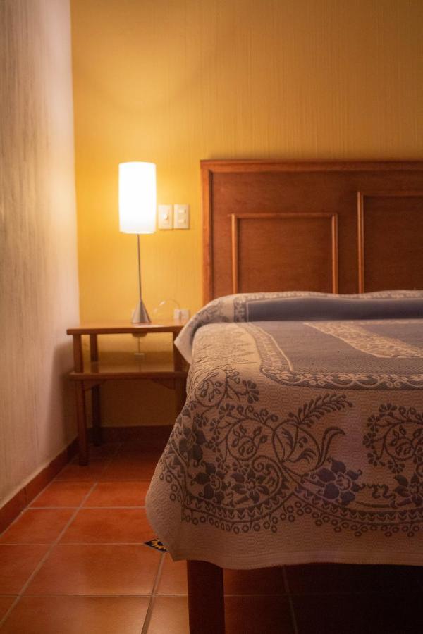 Hotel Degollado ภายนอก รูปภาพ